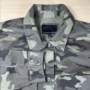 Banana Republic Green Camouflage Jacket‎ women’s Large